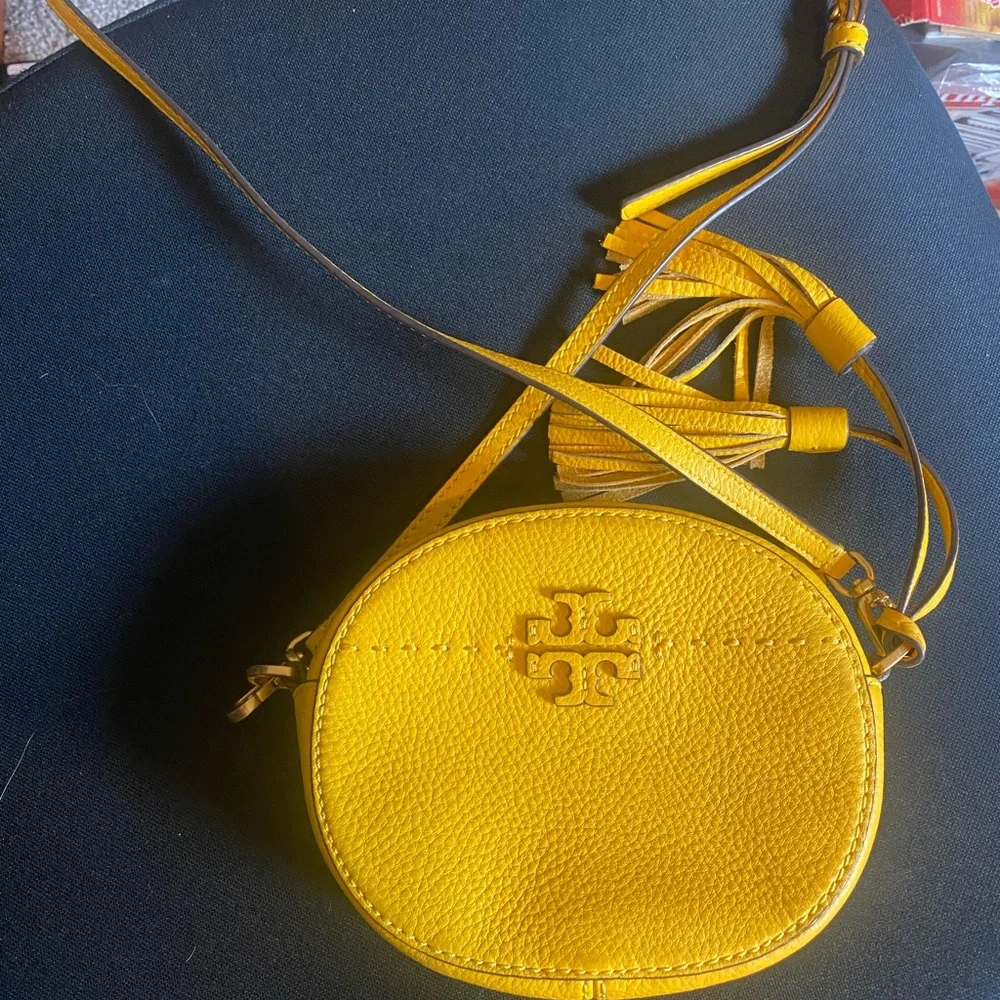 Tory Burch McGraw Round Leather Yellow Marigold Crossbody Purse Bag Tassels - Picture 3 of 9